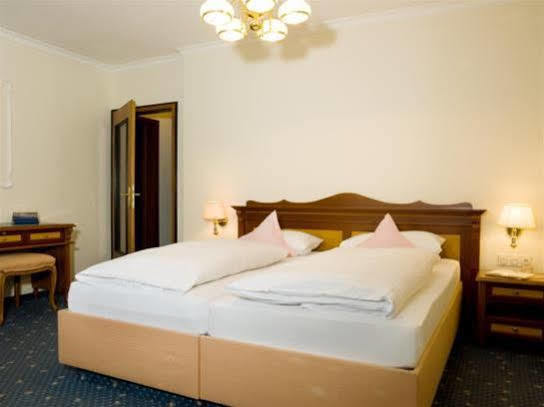 Hotel Sacher-Stoiber Bad Fussing Bagian luar foto