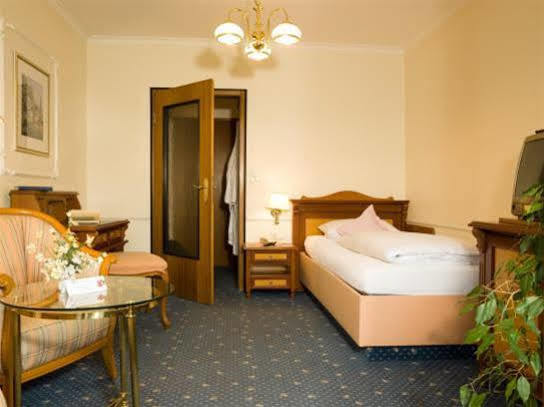 Hotel Sacher-Stoiber Bad Fussing Bagian luar foto